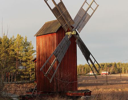 Tuulimylly Viiasten kartanolla