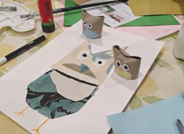 Meri-Vakan 4H:n askartelupajat Taivassalon kirjastossa